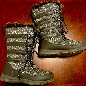 QUEST SIZE 4 winter boots